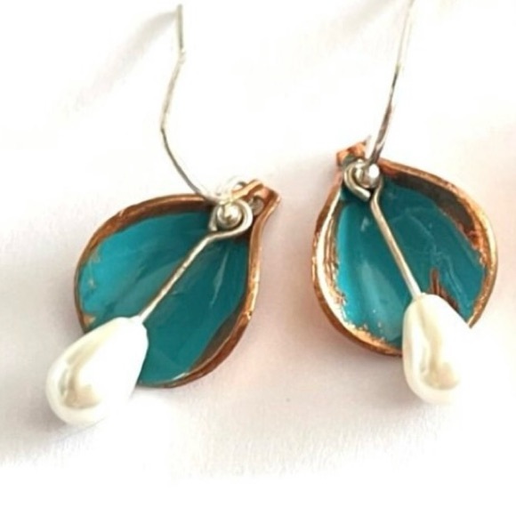“Not a Silver Spoon” Shiny Turquoise Coated Copper Scoop Suspended Pearl Earring - Picture 4 of 7